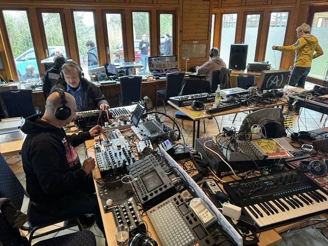 Nerdlich der Mitte 2023 Bilder und Videos (Meeting)