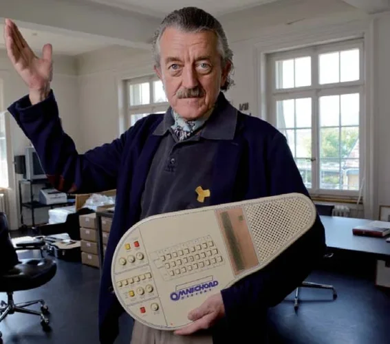 Omnichord.webp Omnichord.webp