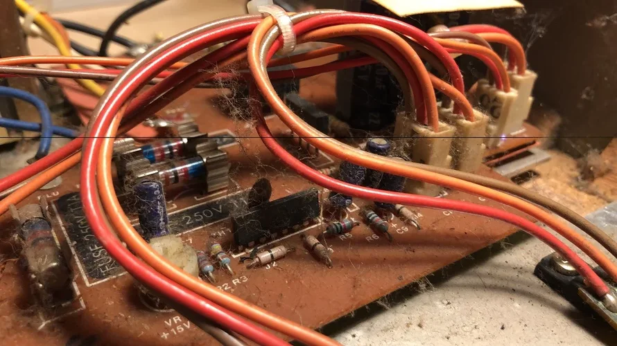 dreckiges_Netzteil.webp dreckiges_Netzteil.webp