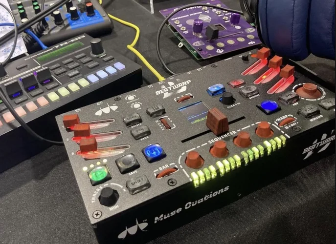 Muse Ovations Beatwarp Groovebox mit Lauflicht-Joystick-System