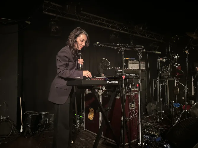 Lucrecia Dalt 26.4.2023 in Deutschland. Live.