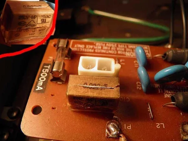 RIFA-Kondensator 2.webp RIFA-Kondensator 2.webp