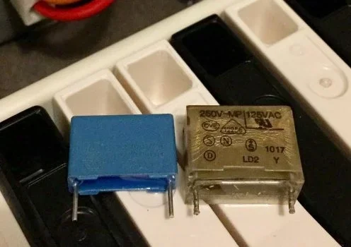 RIFA-Kondensator 3.webp RIFA-Kondensator 3.webp