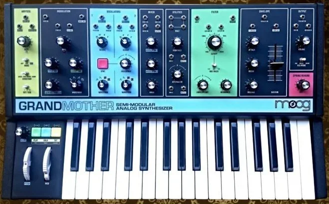 moog-grandmother-colour-730x538.webp