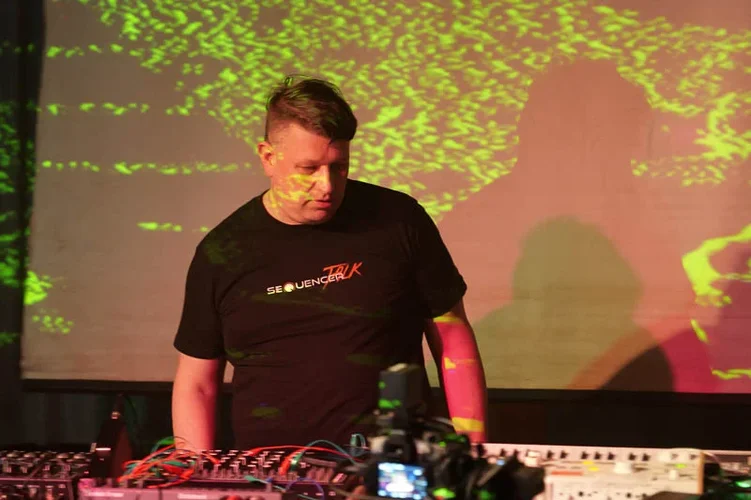 23_0722_S5M2_2670bkw.webp 23_0722_S5M2_2670bkw.webp