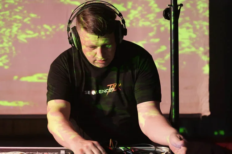 23_0722_S5M2_2672bkw.webp 23_0722_S5M2_2672bkw.webp