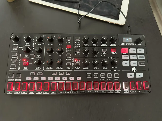IK Multimedia Uno-Synth-Pro-X