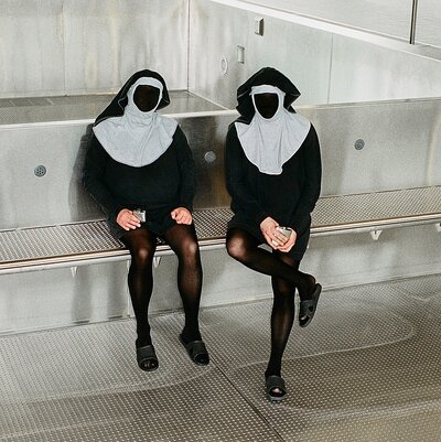 Hildegard-von-Binge-Drinking.-Foto-Marc-Krause.jpg Hildegard-von-Binge-Drinking.-Foto-Marc-Krause.jpg