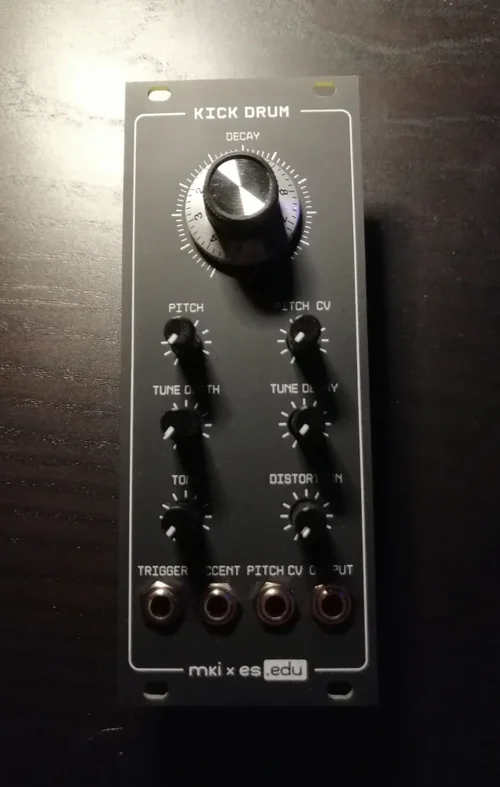 Erica_Kick.webp Erica_Kick.webp