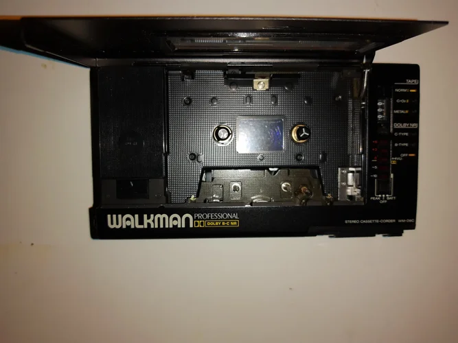 WALKMAN 2.webp