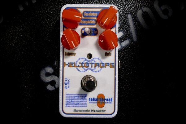 Catalinbread-Heliotrope Harmonic Pixelator 01.JPG