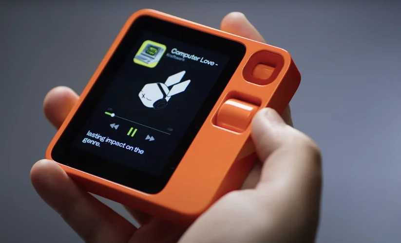 Rabbit R1 - KI Gerät für $199 macht alles. (Teenage Engineering Design)