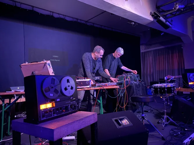 DIYsseldorf-Weltkunstzimmer-Convention-9832angerman kraft.webp