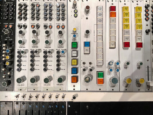 API-2488-Mixing-Desk-Console-250820-26-topaz.jpg