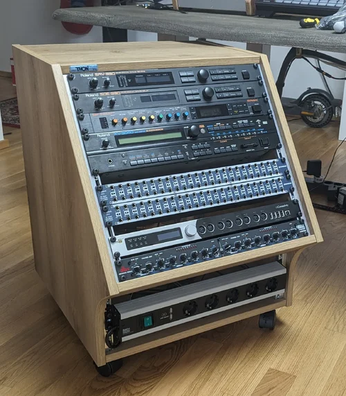 ThonSideRackXL_gefuellt.jpg ThonSideRackXL_gefuellt.jpg