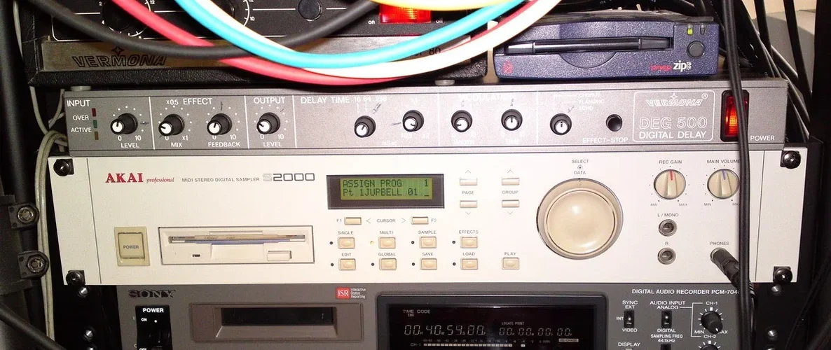 AKAI S-2000.webp