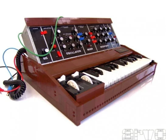 lego-minimoog-synthesizer-546x461.webp