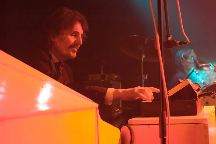 05_1215_D7D_4207dnbkw.jpg 05_1215_D7D_4207dnbkw.jpg