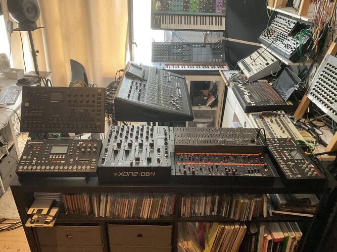 Live Set.jpg Live Set.jpg