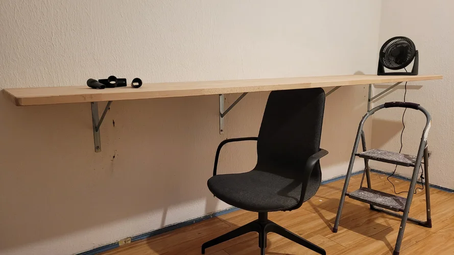 Studiotisch 1 (2).jpg Studiotisch 1 (2).jpg