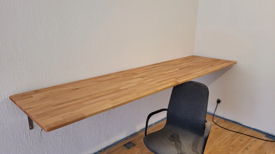 Studiotisch geölt 1.jpg Studiotisch geölt 1.jpg