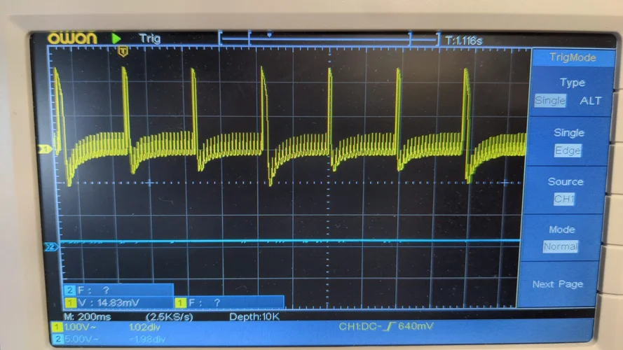 Eingangssignal nach Gleichrichtung unbelastet.jpg Eingangssignal nach Gleichrichtung unbelastet.jpg