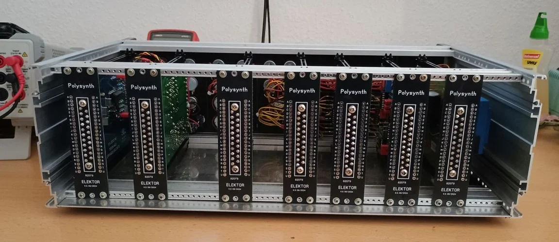 polysynth_hinten.jpg polysynth_hinten.jpg