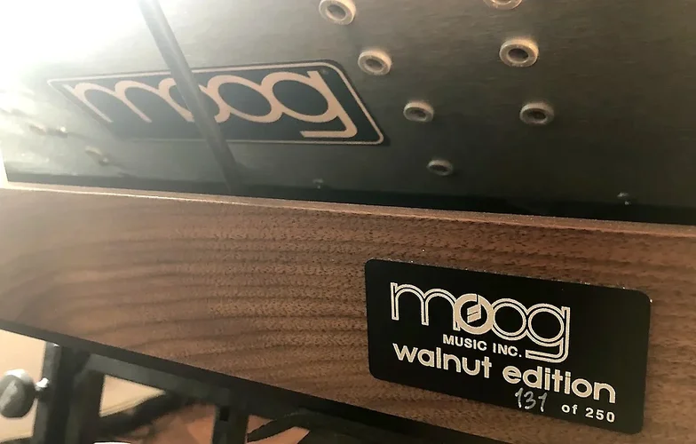 minimoog_walnut.jpg minimoog_walnut.jpg