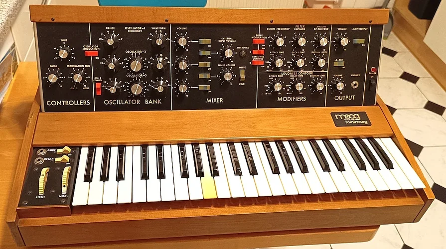 minimoog.jpg minimoog.jpg
