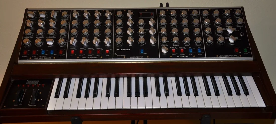 Helmtronic Challenger.webp