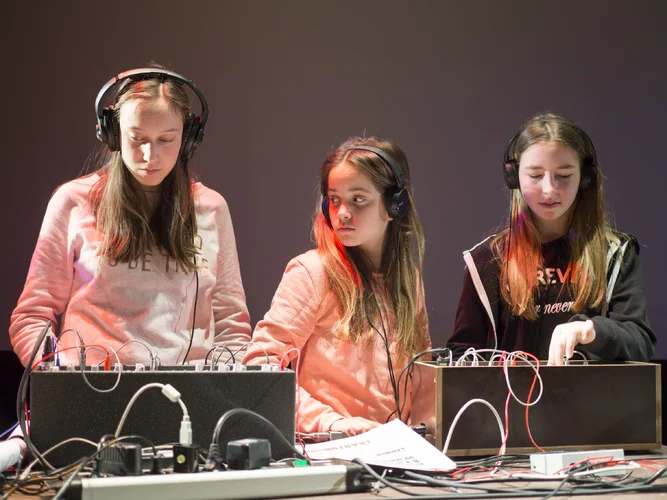 Modular Synthesizer Workshop 2018_3.webp