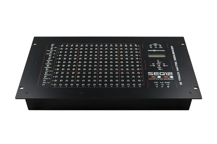 SEQ12-ModeMachines-Photoshoot (1).webp