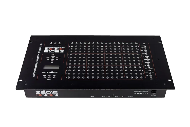 SEQ12-ModeMachines-Photoshoot (2).webp