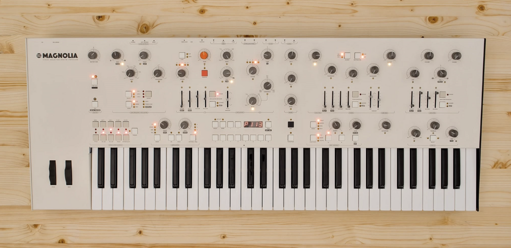 Frap Tools MAGNOLIA - 8-voice analog throuhg-zero FM polyphonic synthesizer