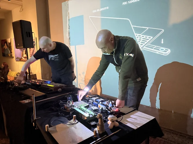 2025-05-03 Mülheim Ruhr, Krater Ambient Night #1, Makroscope