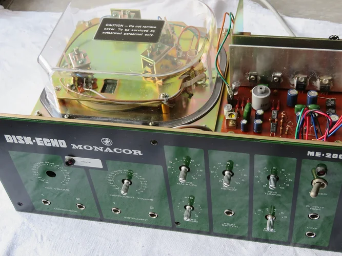 Monacor EM-200 01.jpg Monacor EM-200 01.jpg