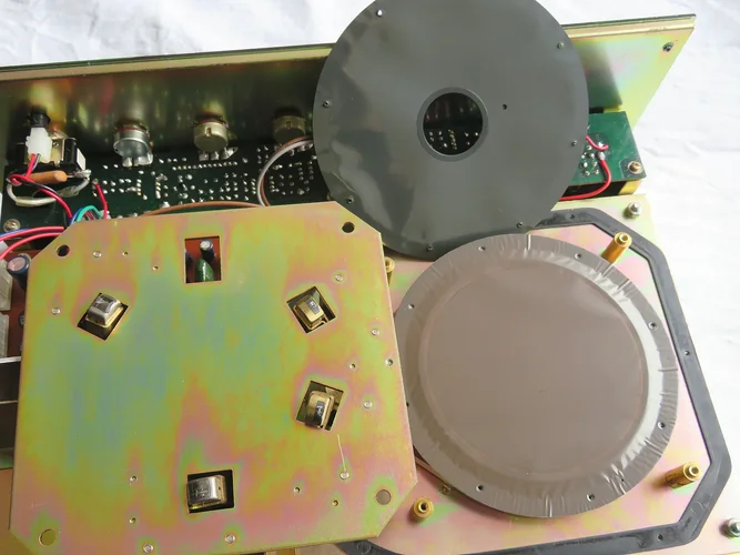 Monacor EM-200 06.jpg Monacor EM-200 06.jpg