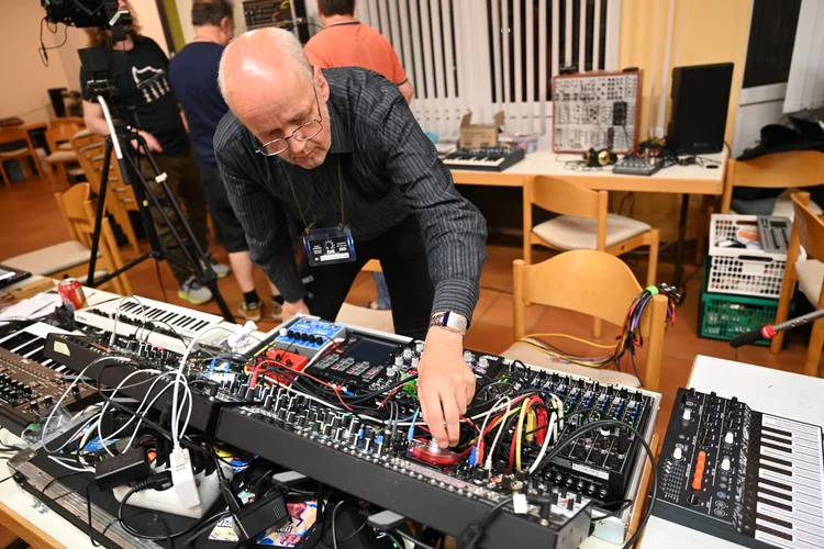 Happy Knobbing 2025 Bilder & Video - Modular Synth Meet - Dokumentation (Pfingsten)