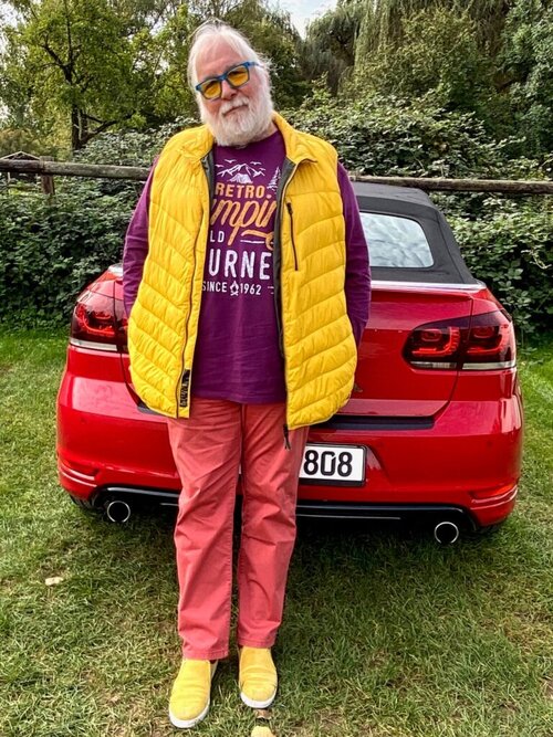 2023-10-Bernie-im-Herbst-768x1024.jpg