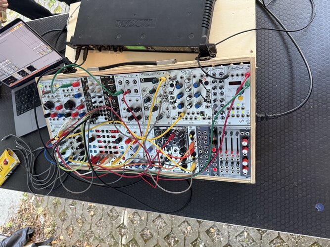 Düsseldorf Modular Performance Büdchentag 7806.jpeg
