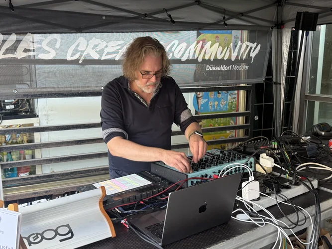 Düsseldorf Modular Performance Büdchentag 7688.webp