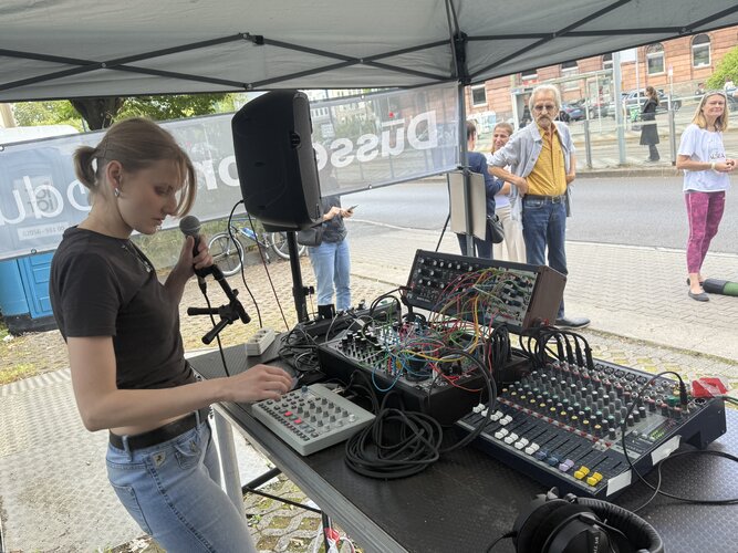 Düsseldorf Modular Performance Büdchentag 7622.jpeg