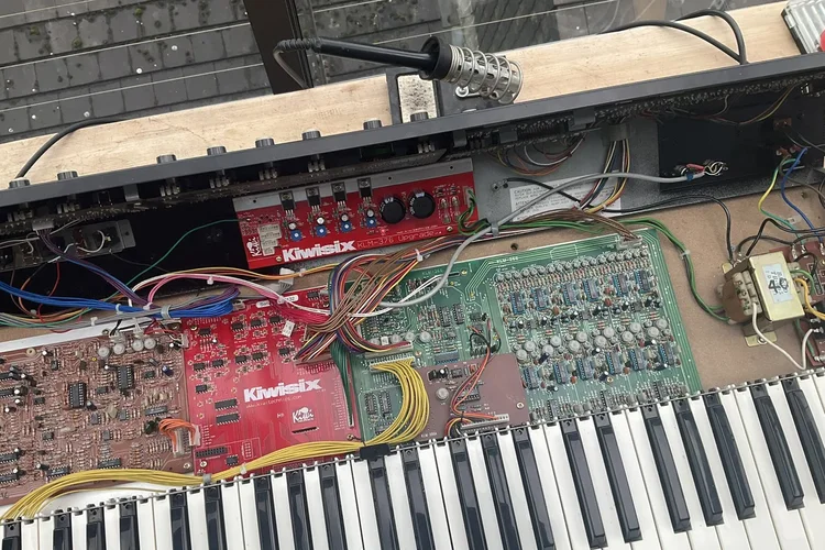 Korg-Polysix_Baustelle-2.webp Korg-Polysix_Baustelle-2.webp