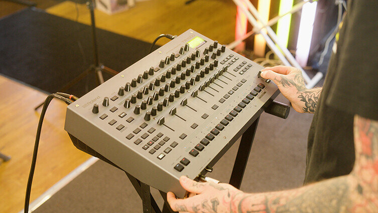 753_gg_TR1000hands.jpg