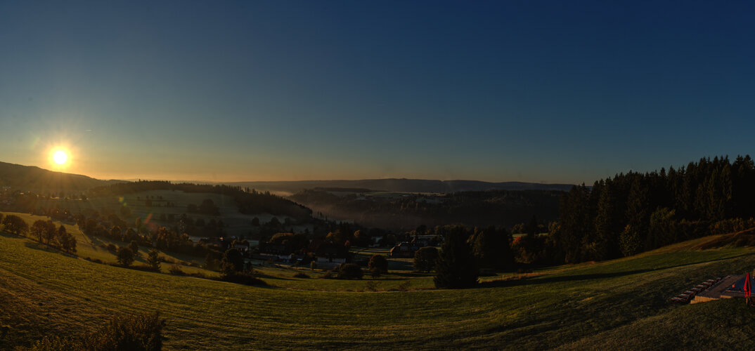 Morgenstimmung im Hochschwarzwald Panorama.jpg Morgenstimmung im Hochschwarzwald Panorama.jpg