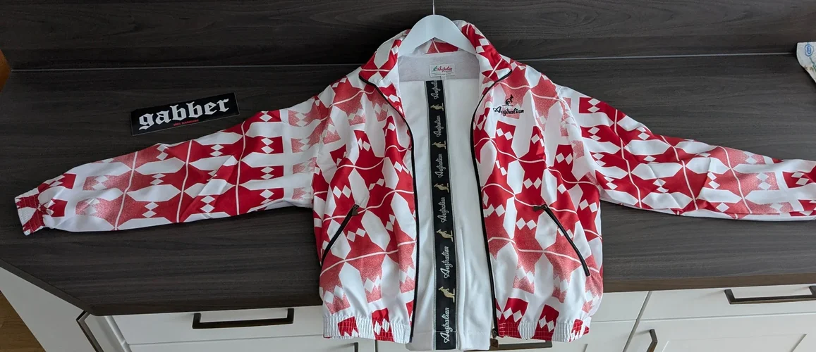 Aussie_Monotype_Tracksuit4_tb.webp Aussie_Monotype_Tracksuit4_tb.webp