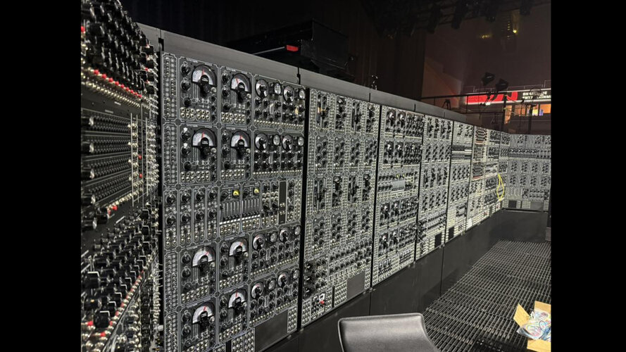 SynTesla-Giorgio-III-Synthesizer-Hans-Zimmer.jpg