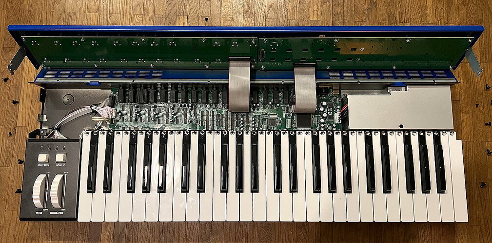 behringer_wave_opened_i.jpg