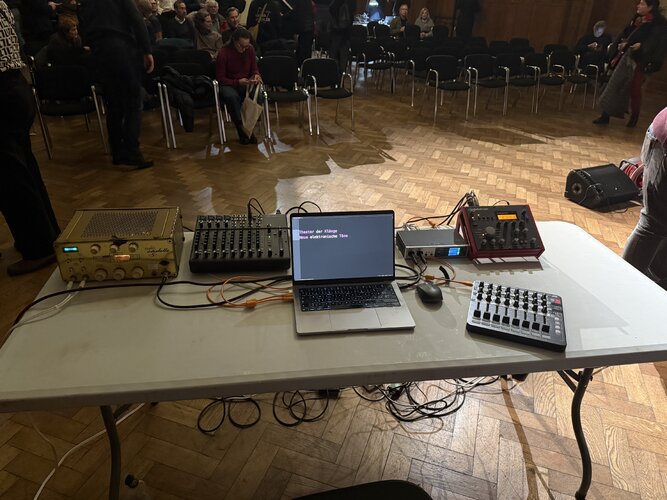 Theater der Klänge Neue elektronische Töne 2706.JPG