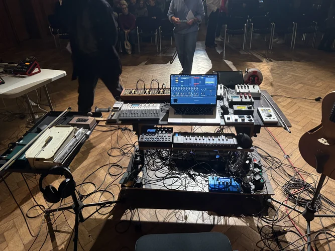 Theater der Klänge Neue elektronische Töne 2700.webp